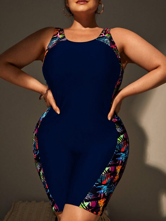 Maiô plus size Fernanda com estampa tropical e decote em U. Perfeito para um visual elegante e confortável nos dias de sol.