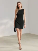 Vestido de Festa Curto Tubinho Elegante com Costas Abertas - Imagem 2