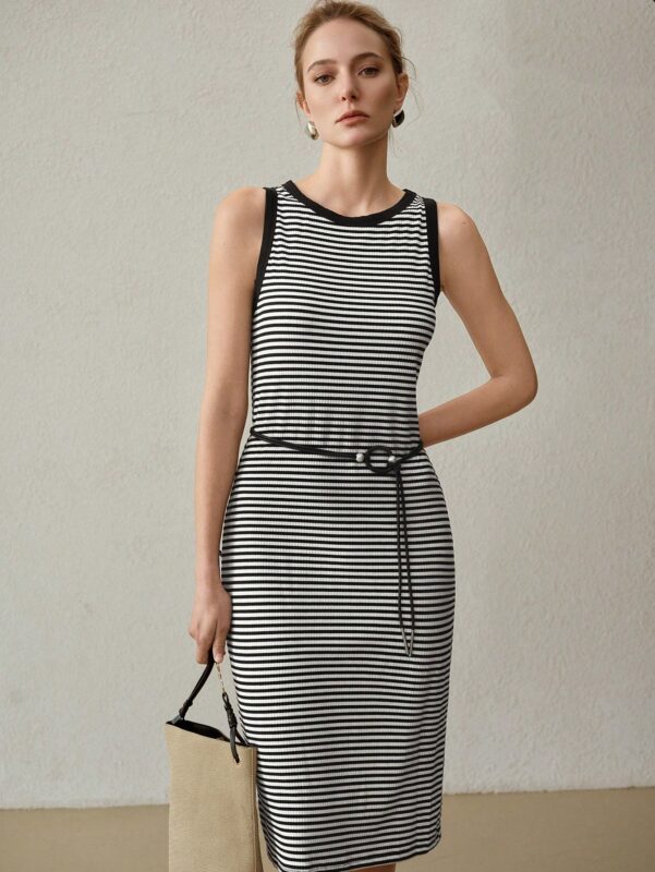 Vestido Longo Tricotado Com Estampa Listrada